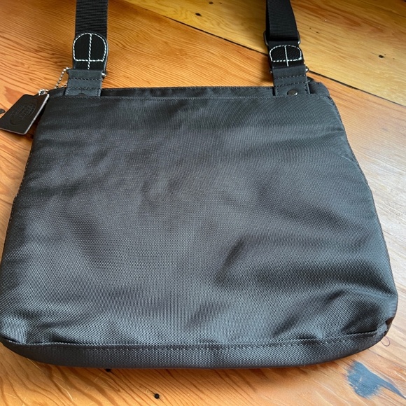 Roots Brown Leather Crossbody Messenger Bag - Picture 7 of 9